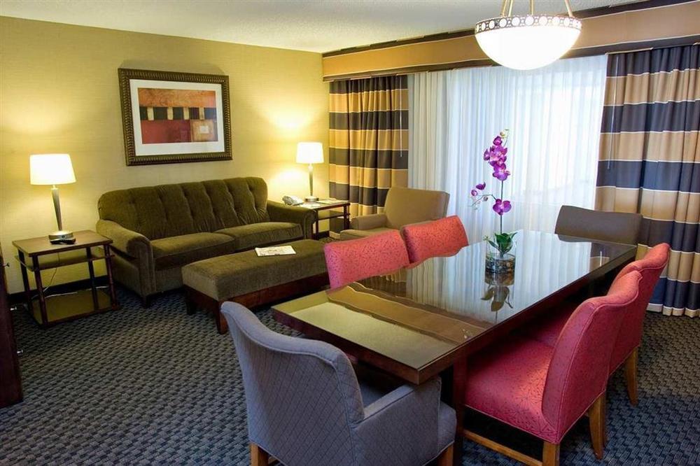 Embassy Suites By Hilton Chicago Lombard Pokoj fotografie